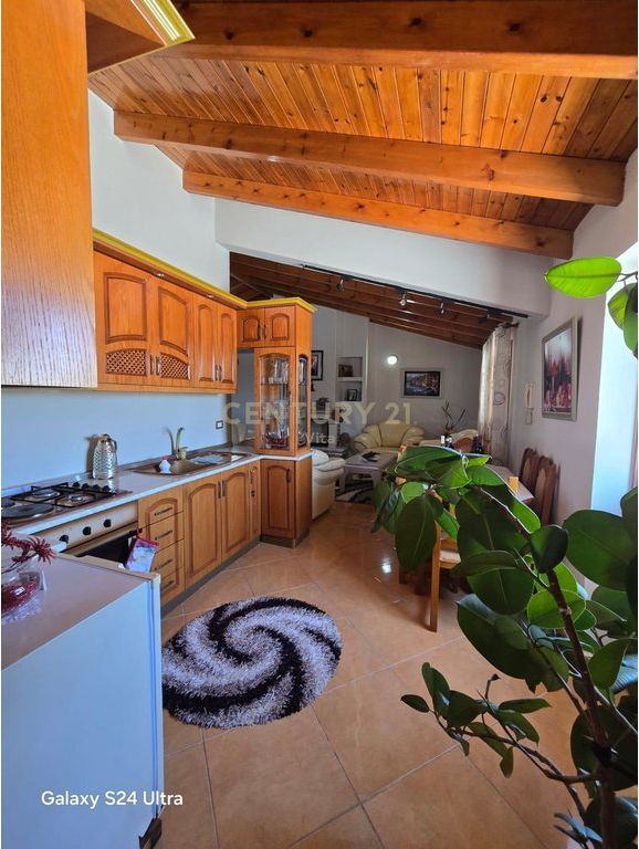 TERRENO+AMBIENTE+VILLA SU DUE PIANI CON SOFFITTA ( 411m2 costruzione )