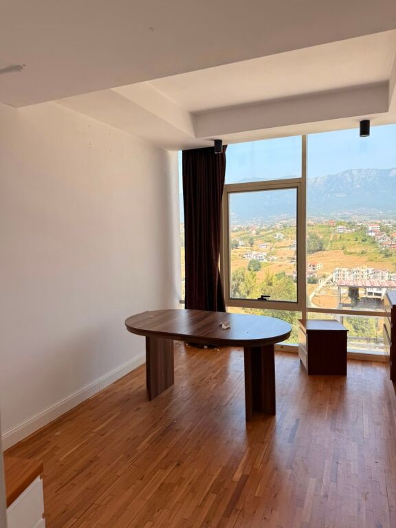 SHTEPI ME QIRA 2+1+2+4 POSTE PARKIMI - SAUK I RI, TIRANE