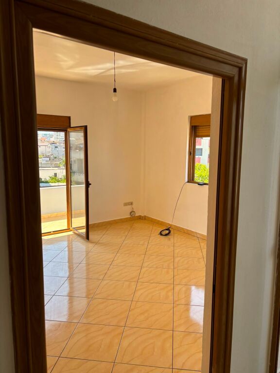 Apartment for rent in a private building 3+1