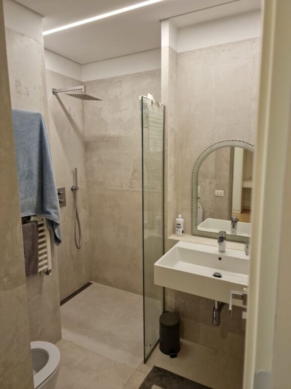 Jepet me Qera Apartament 2+1+Parkim rruga Elbasanit, Air Albania Stadium, Ambasada Amerikane