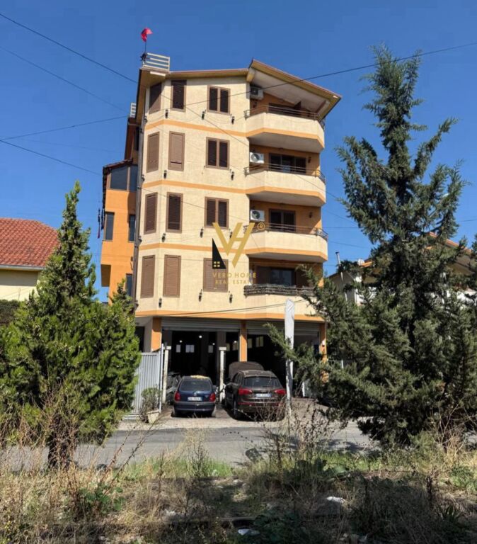 LOCALE COMMERCIALE IN AFFITTO 1.350 M2 IN PIAZZA SHQIPONJA 7.000 EURO