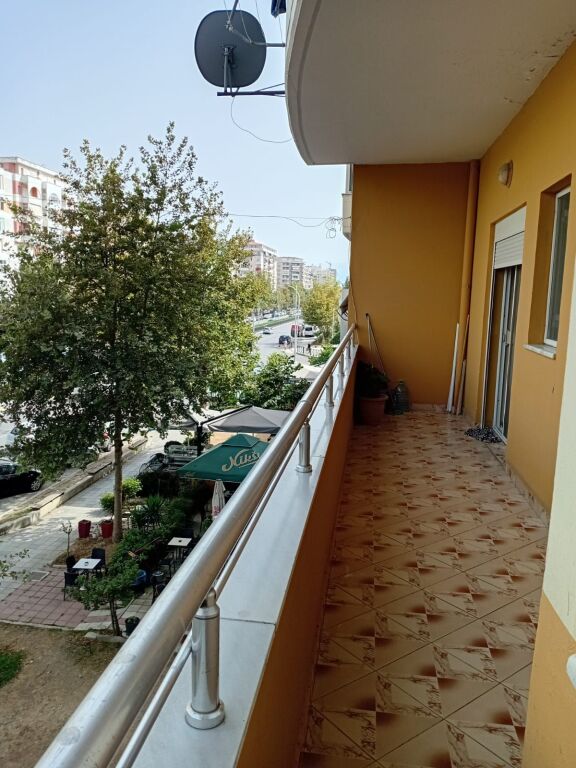 Apartament me qera