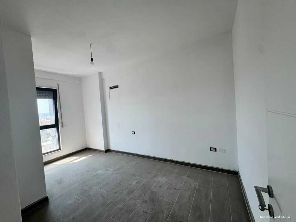 Ufficio in Affitto 3+1 Vicino al Nuovo Boulevard (ID BZ21040) Tirana