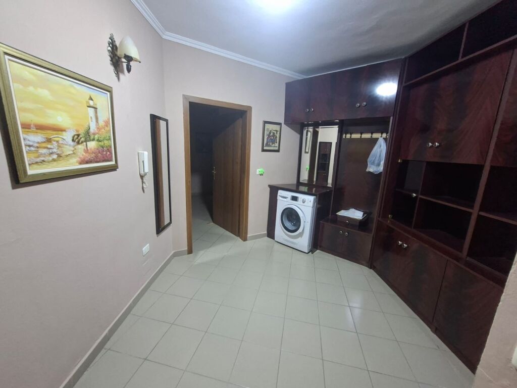 Jepet Me Qera Apartament 1+1+1 Ballkon
