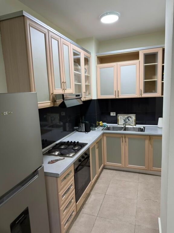 Fresk prane Institutit te Fizikes Berthamore jepet me qera apartament 2+1,i mobiluar 47,000 leke