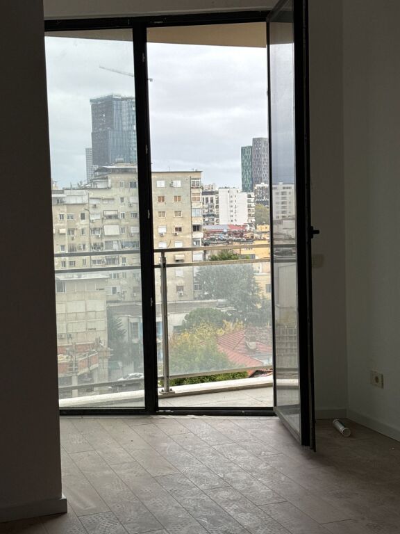 Zyrë me Qira – Rezidenca Mine Peza 📍