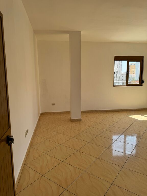 Apartment for rent in a private building 3+1