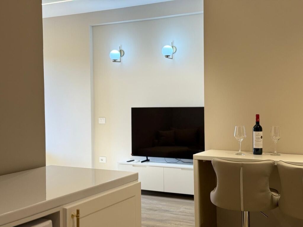 Apartament me qira në Lungomare Vlorë Tetor-1 Qershor