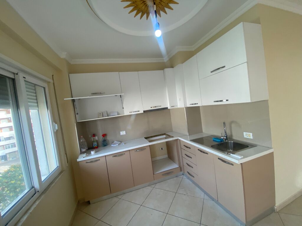 Apartament 2+1+2+ parkim per qera Fresk !
