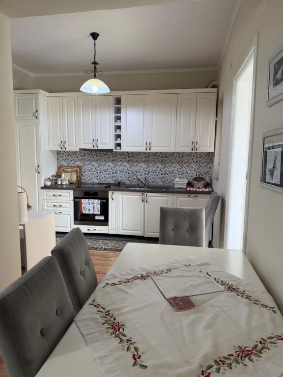 Apartament 2+1 per shitje te Vasil Shanto !