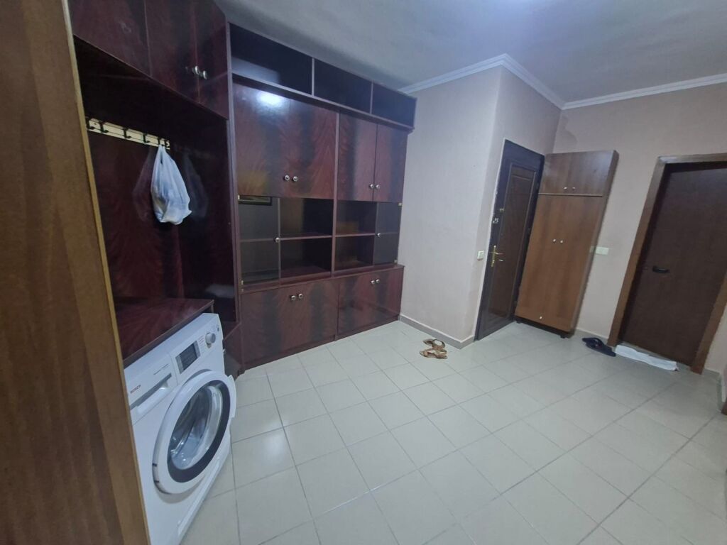 Jepet Me Qera Apartament 1+1+1 Ballkon