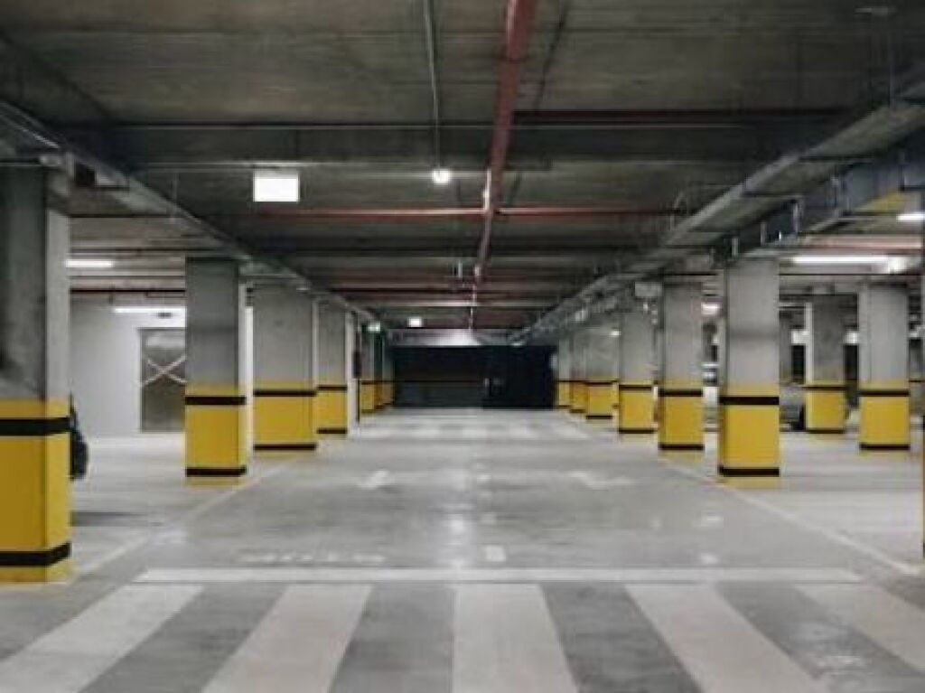 JEPEN ME QIRA 16 POSTE PARKIMI NE ZONEN E ASTIRIT