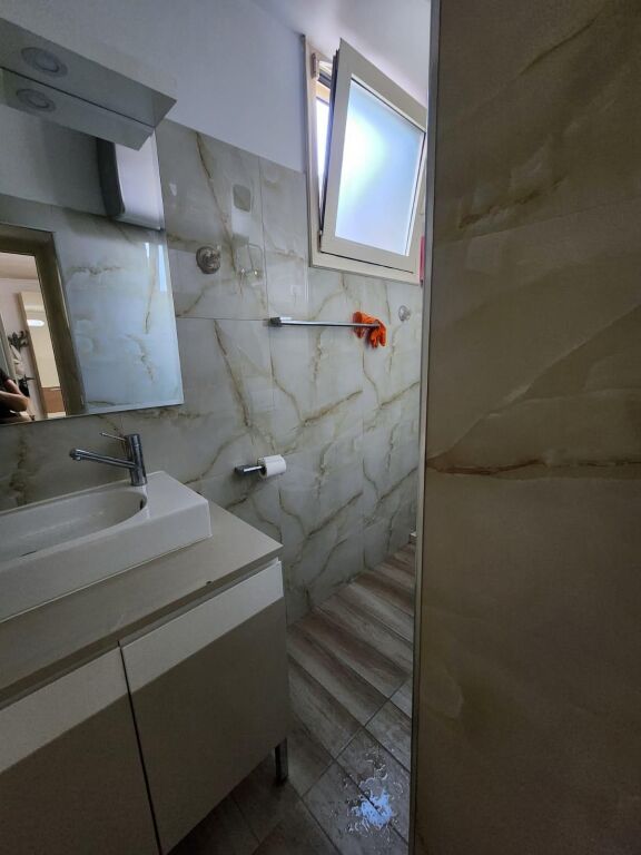 Qera | Apartament 1 + 1 | Liceu Artistik | 700 €/muaj