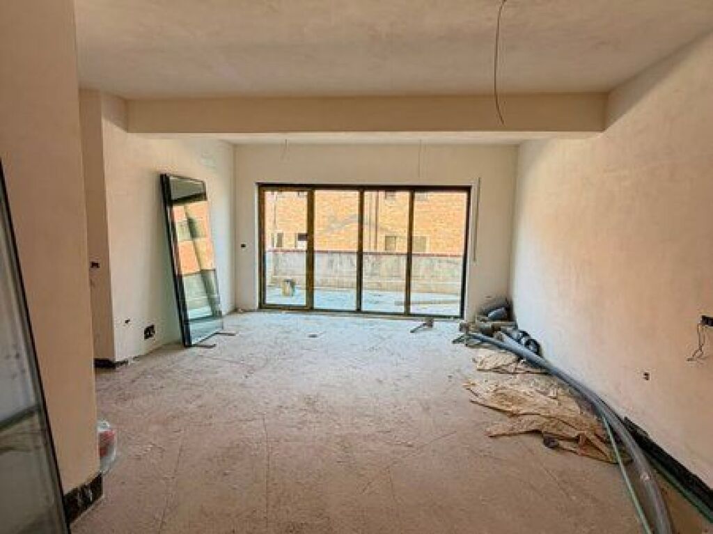 In vendita, Villa su 3 piani, Residenza Kodra e Diellit 2, Tirana.