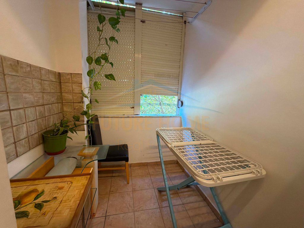 Shitet, Apartament 2+1+2, Komuna e Parisit