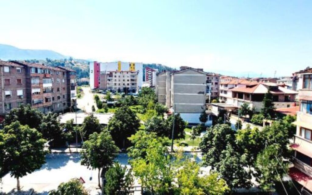 Jepet me qira apartament ne Lagja 10 Korce