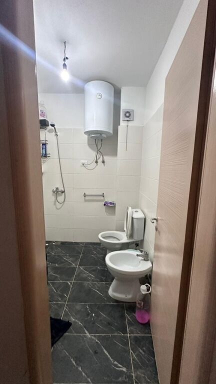 🏡 SHITET APARTAMENT 2+1 + 2 TUALETE + VERANDË – LAGJJA 18, DURRËS