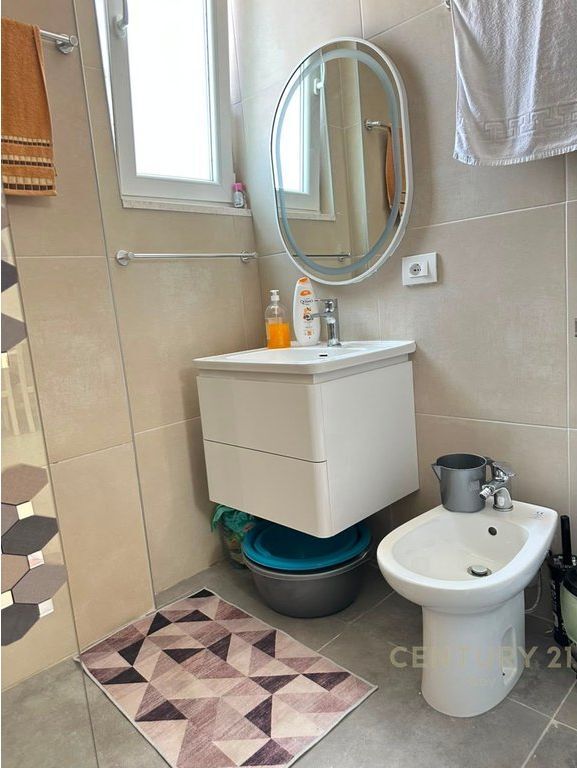 APPARTAMENTO 1+1 IN VENDITA A GOLEM, DI FRONTE ALL'HOTEL FLOWER – NUOVO PALAZZO 2025!!!