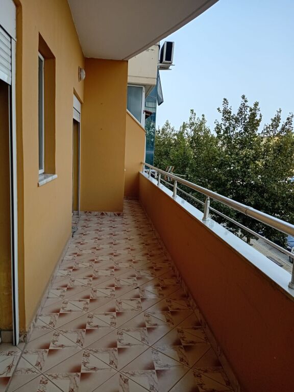 Apartament me qera