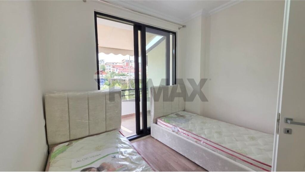 Shitet apartament 2+1 me pamje nga Liqeni i Thate