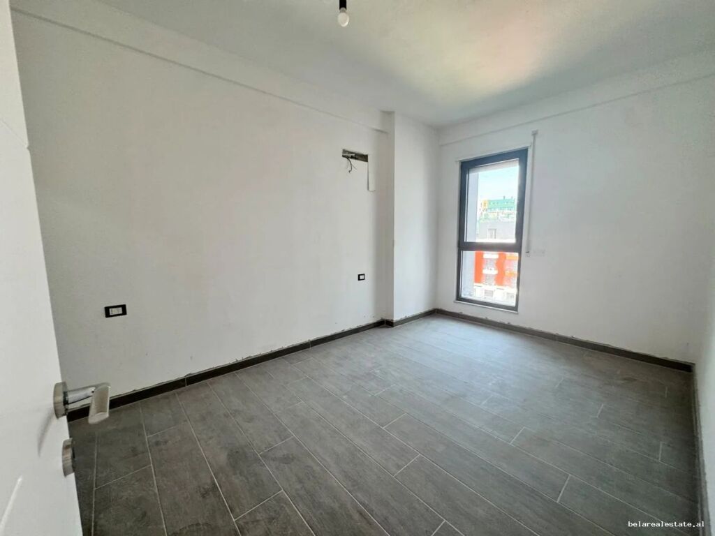Ufficio in Affitto 3+1 Vicino al Nuovo Boulevard (ID BZ21040) Tirana