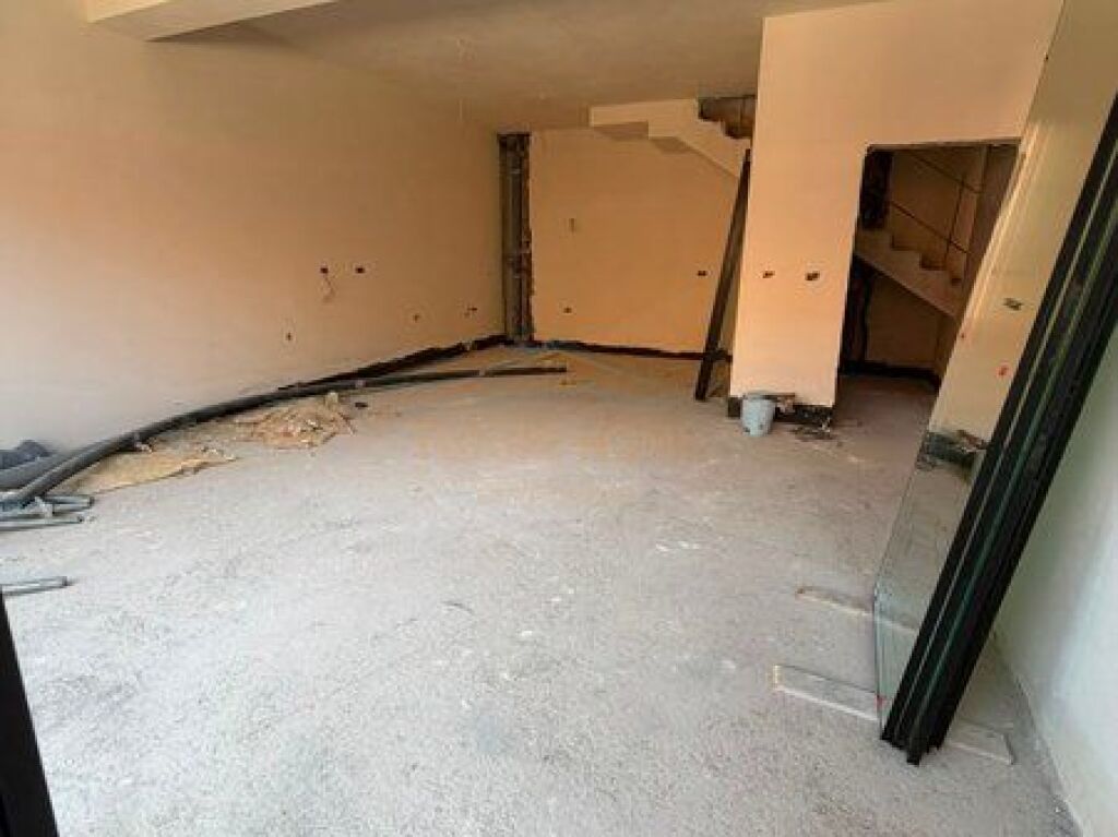 In vendita, Villa su 3 piani, Residenza Kodra e Diellit 2, Tirana.