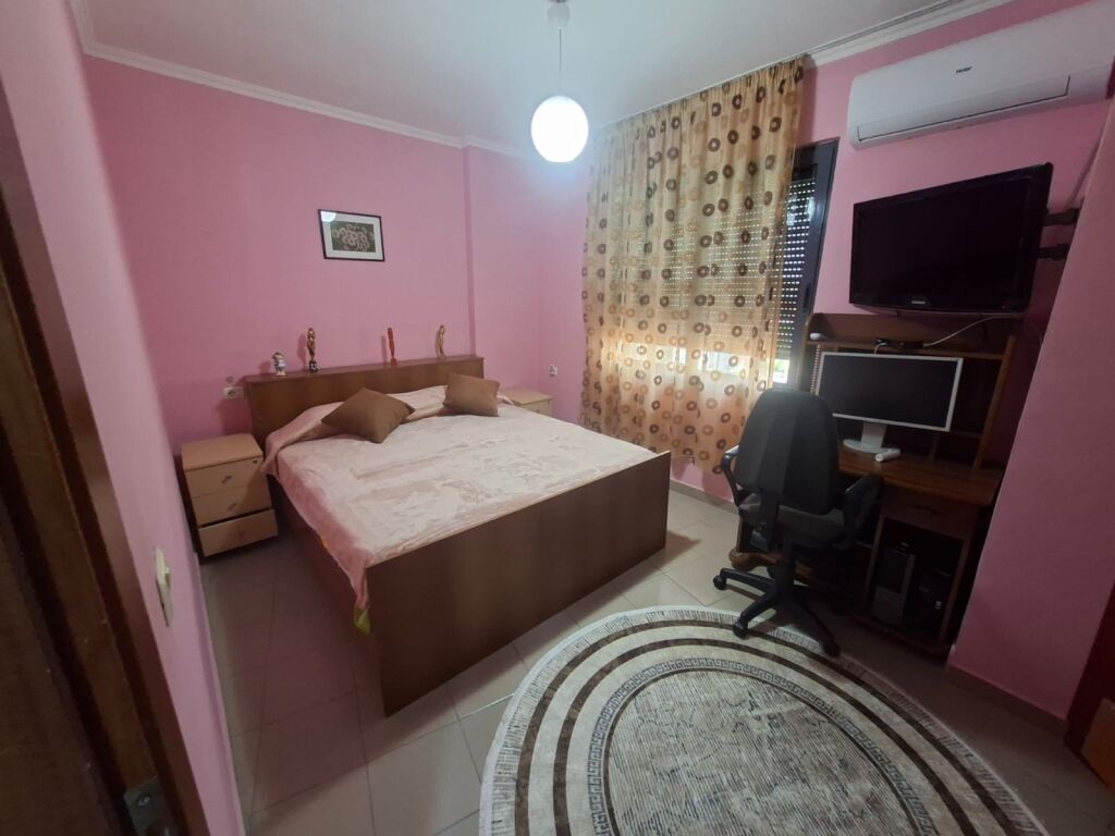 Jepet Me Qera Apartament 1+1+1 Ballkon