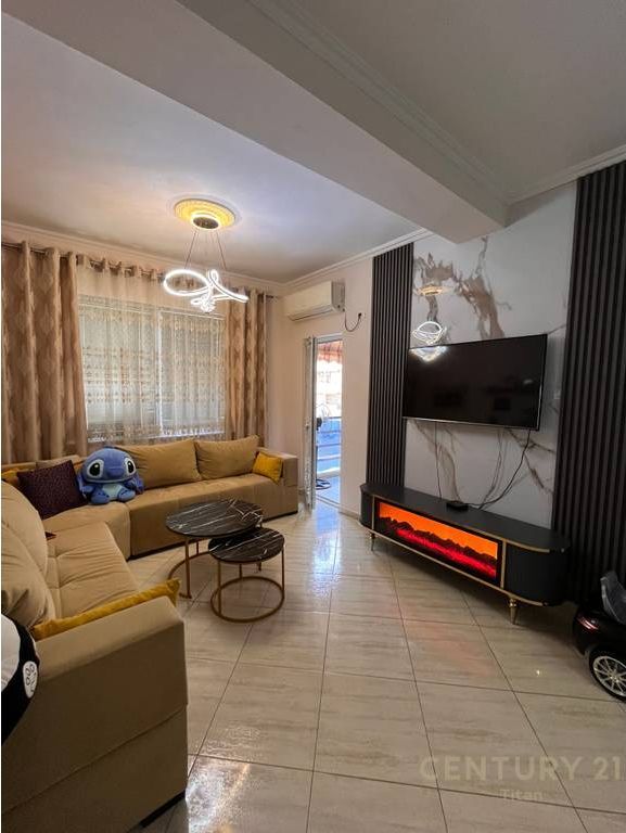 Shitet apartament modern 2+1+2 prane Bar Artistit, Astir!