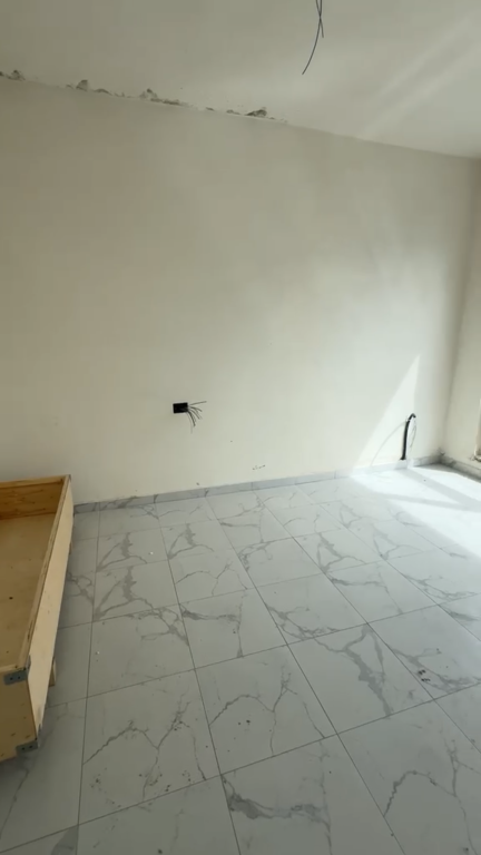 Apartment 1+1, Golem!