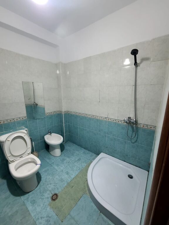 Jepet apartament me Qera 2+1,ne zonen e Freskut.