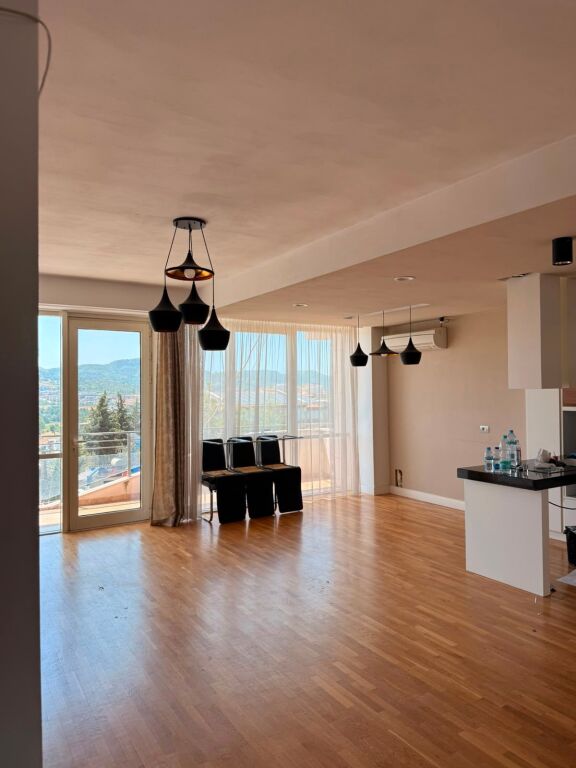 SHTEPI ME QIRA 2+1+2+4 POSTE PARKIMI - SAUK I RI, TIRANE