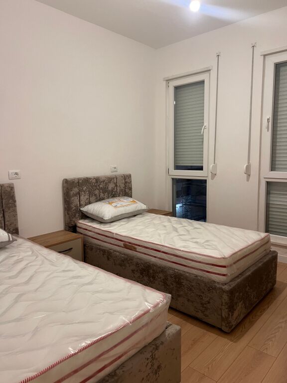 Jepet me qira 2+1+2 Univers City Qtu 500 mije leke
