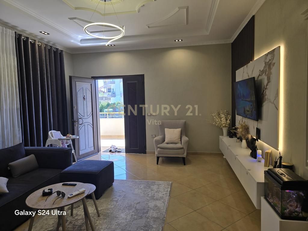 TERRENO+AMBIENTE+VILLA SU DUE PIANI CON SOFFITTA ( 411m2 costruzione )