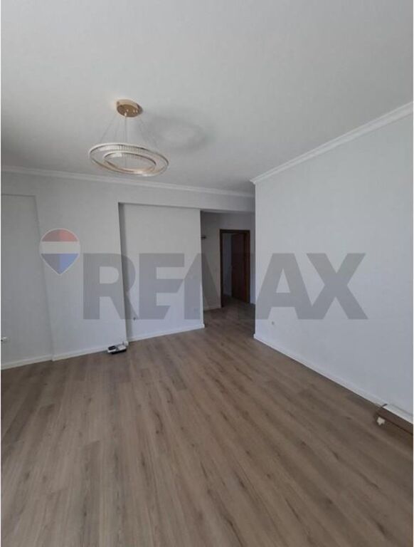 Apartament - Për Shitje - Komuna e Parisit, Tiranë