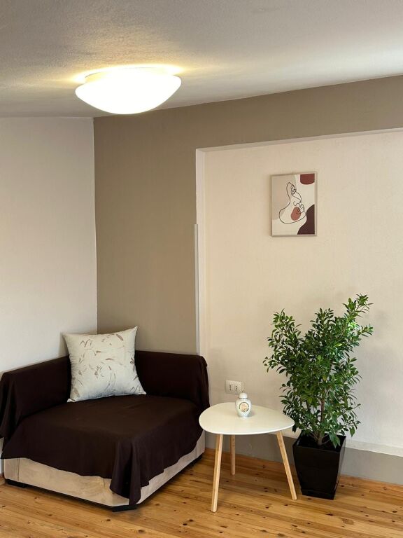 Qera | Apartament 2 + 1 | Rruga Shefqet Kuka | 500 €/muaj