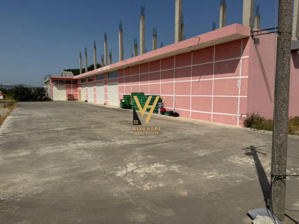 JEPET MAGAZINE 6.000 M2 ME QIRA TE KRYQEZIMI I RRILES, LEZHE 4.000 EURO