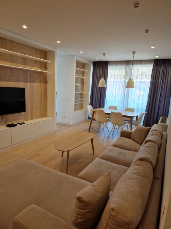 Jepet me Qera Apartament 2+1+Parkim rruga Elbasanit, Air Albania Stadium, Ambasada Amerikane