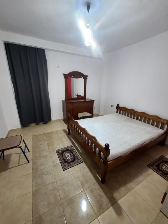 Jepet apartament me Qera 2+1,ne zonen e Freskut.
