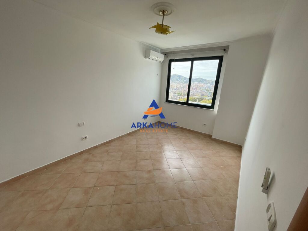 VENDESI APPARTAMENTO 2+1+2+2 BALCONI "PRESSO L'EX ESPOSIZIONE" 350.000 EURO