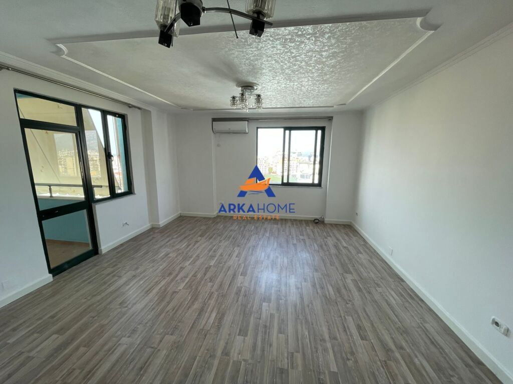 VENDESI APPARTAMENTO 2+1+2+2 BALCONI "PRESSO L'EX ESPOSIZIONE" 350.000 EURO