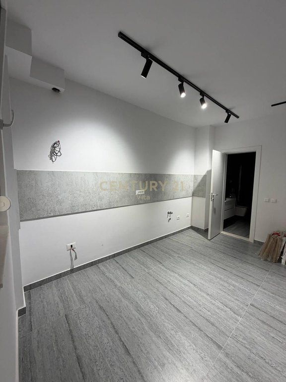 Apartament 2+1 me Verandë dhe Parkim në Plazh, Durrës !!
