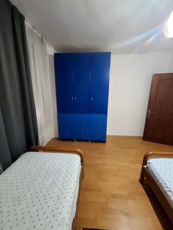 Jepet apartament me Qera 2+1,ne zonen e Freskut.