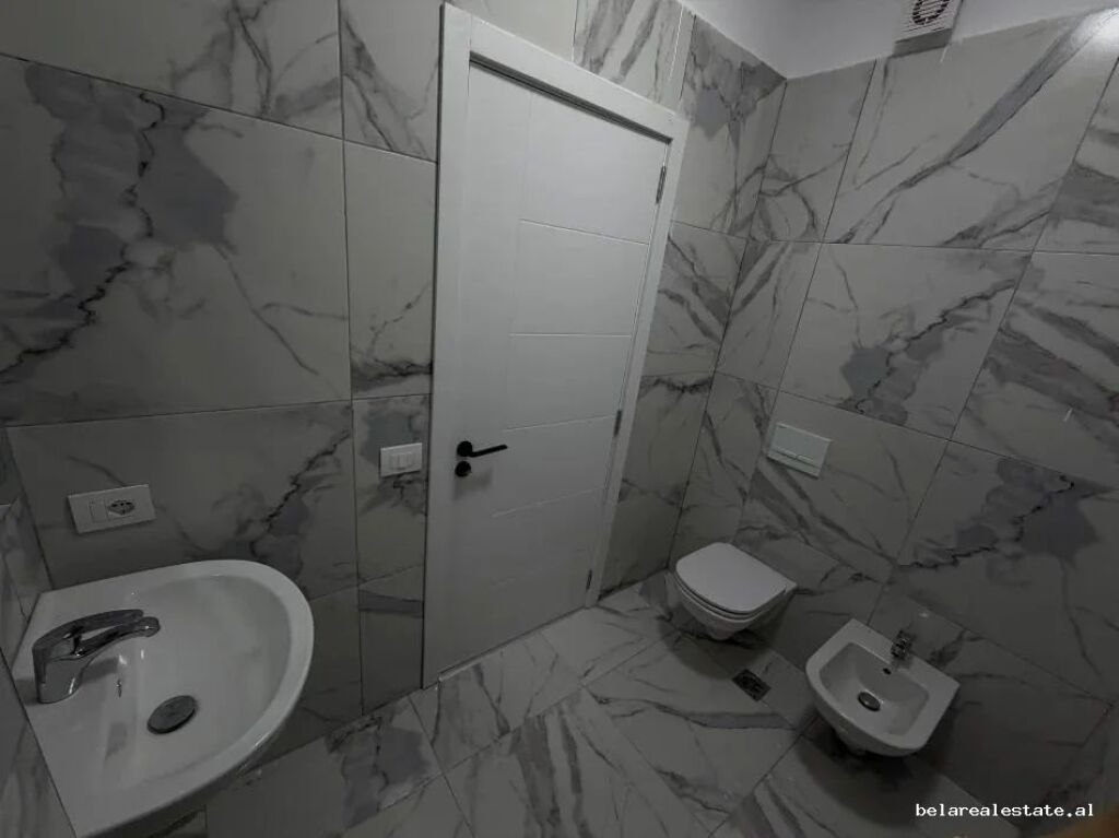 Zyre me qera 3+1 tek 5 Maji (ID BZ21039) Tirane