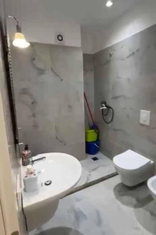 Shitet super apartament 2+1+2 tek Kompleksi TDT , Xhamlliku , Oxhaku , Kinostudio , Porcelan .