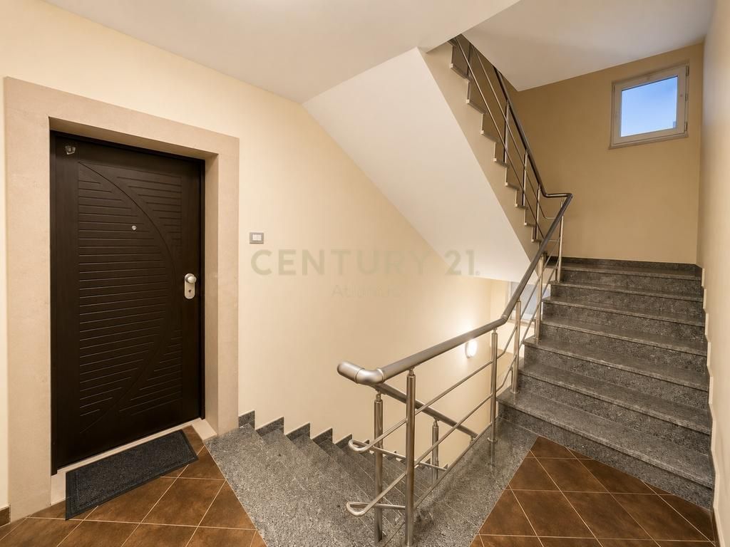 SHITET APARTAMENT ME PAMJE DETI NE GOLEM 140.000 €