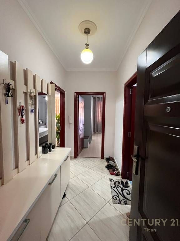 Shitet apartament modern 2+1+2 prane Bar Artistit, Astir!