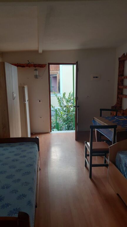 GARSIONERE 20000 LEKE.FAKULTETI EKONOMIK