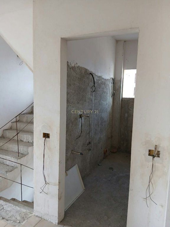 Villa su 3 Piani in Vendita Via Rilindja, Durres