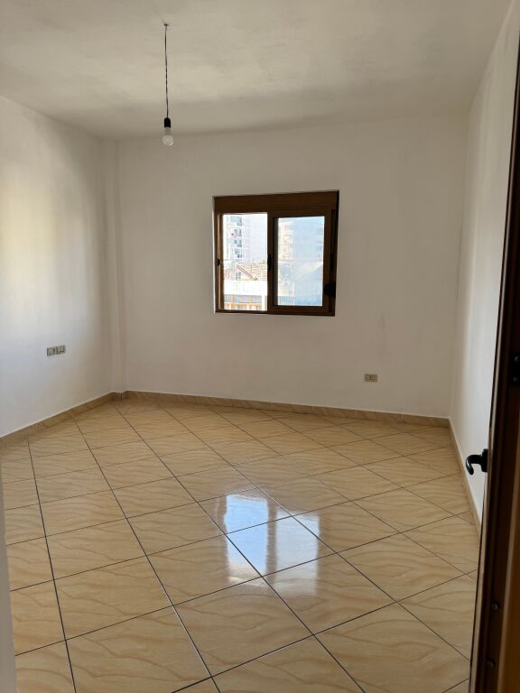 Apartment for rent in a private building 3+1