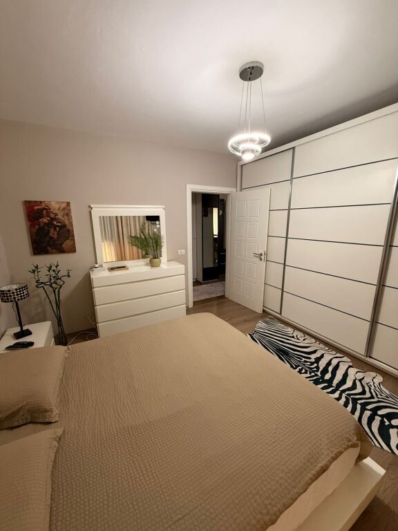 🏡 Apartament 1+1 me qera  📍 Kodra e Diellit, ngjitur me kopshtin botanik 💰 Çmimi: 80.000 Lekë/Muaj (i diskutueshëm)